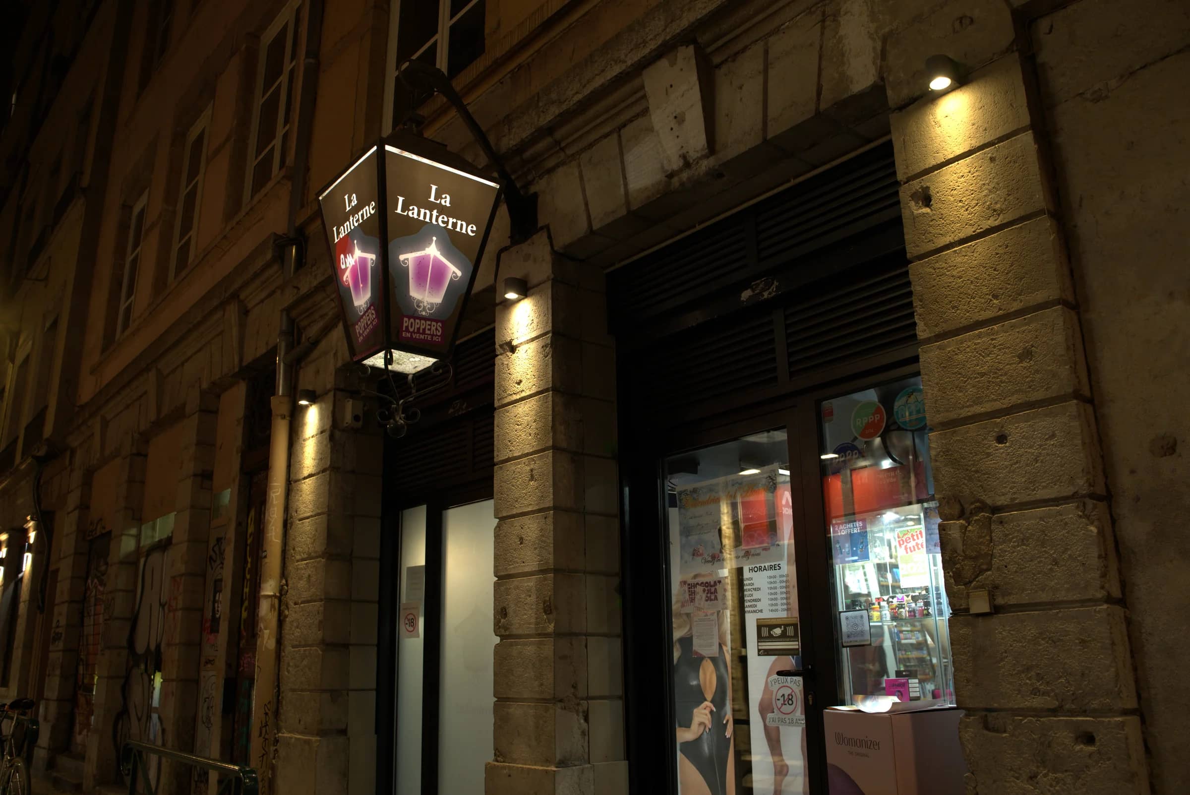 Intérieur de la boutique La Lanterne, rue Lanterne à Lyon