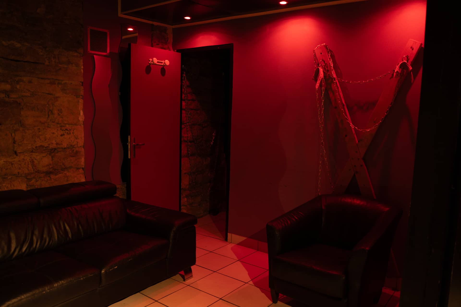 Le salon privé de La Lanterne avec une ambiance chaleureuse et intimiste