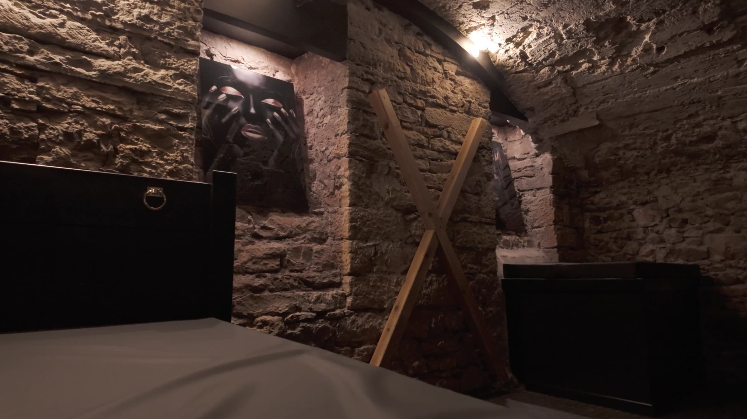 Le salon privé de La Lanterne avec une ambiance chaleureuse et intimiste